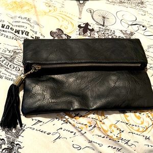 Shiraleah Chicago Black Clutch